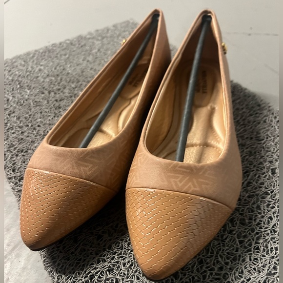 Lady Shoes - Picture 5 of 6